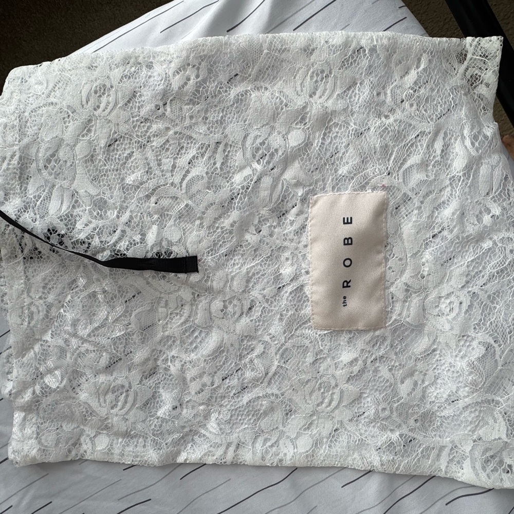 Chic Sheer White Robe - Picture 5 of 5